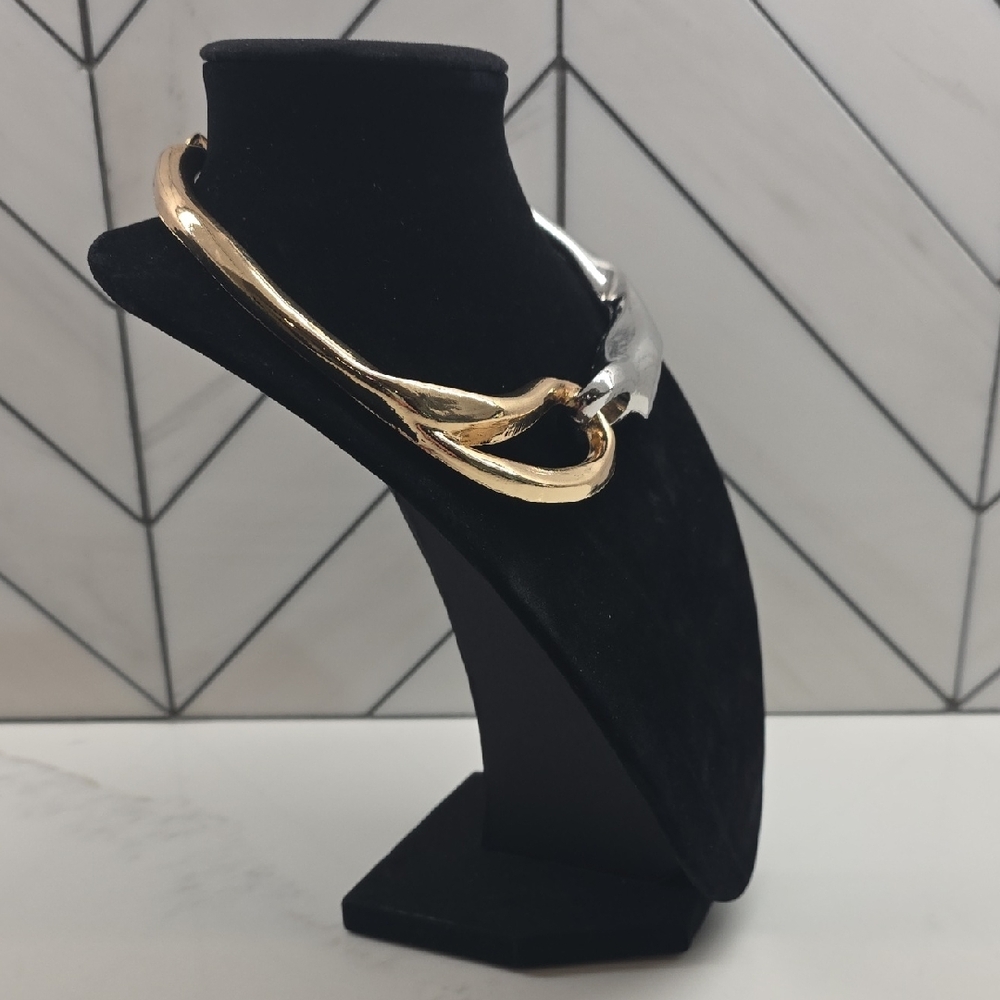 Elegant Gold and Silver Women's Necklace - Picture 3 of 4